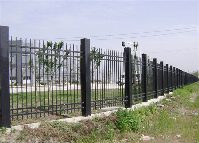 钢管围墙护栏价格批发供应商厂家