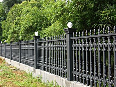 专业生产钢管围墙护栏