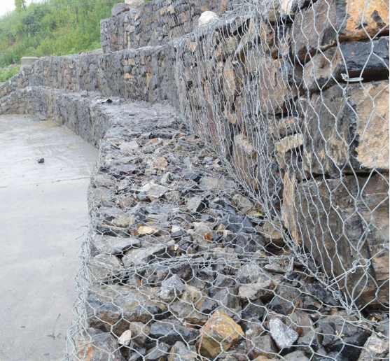 石笼网强势碾压传统河道护坡方式