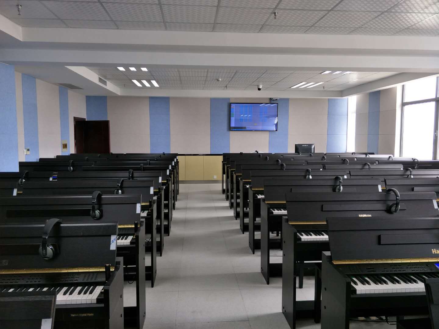 星锐恒通003A型增强版电钢琴实训教室控制系统