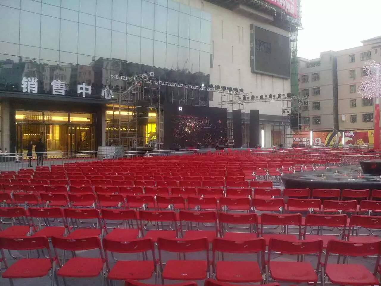 深圳折叠椅胶椅塑料椅靠背椅会议椅记者椅新闻椅观众椅出租赁