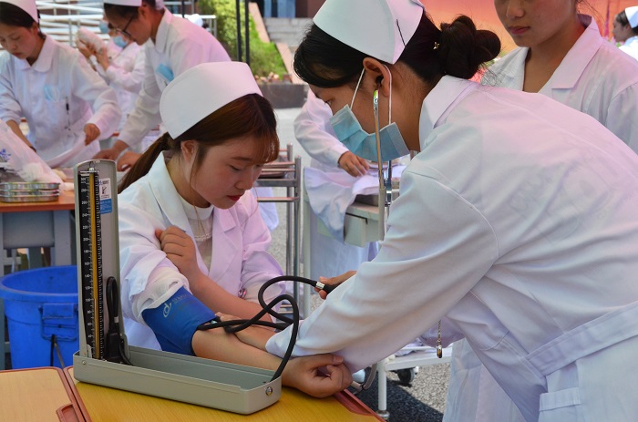 重庆有哪些护士学校 三峡联合职业大学来帮你