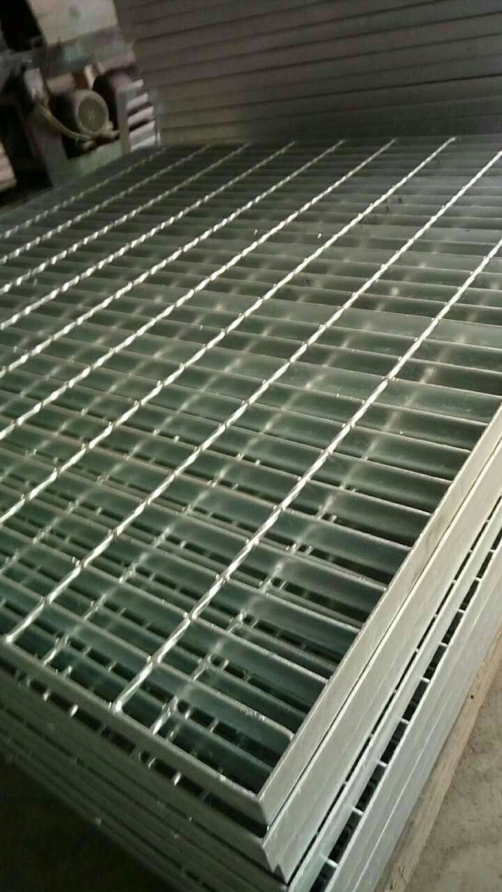 湖南钢格板厂家/平台板/ 脚踏板 /水沟盖板价格/ 楼梯踏步板规格