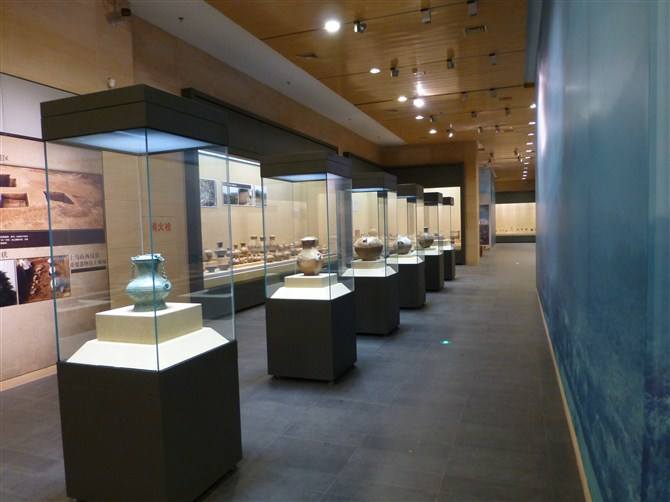 展示以及保护文物，博物馆展柜一定高规格，华艺恒辉专业定制