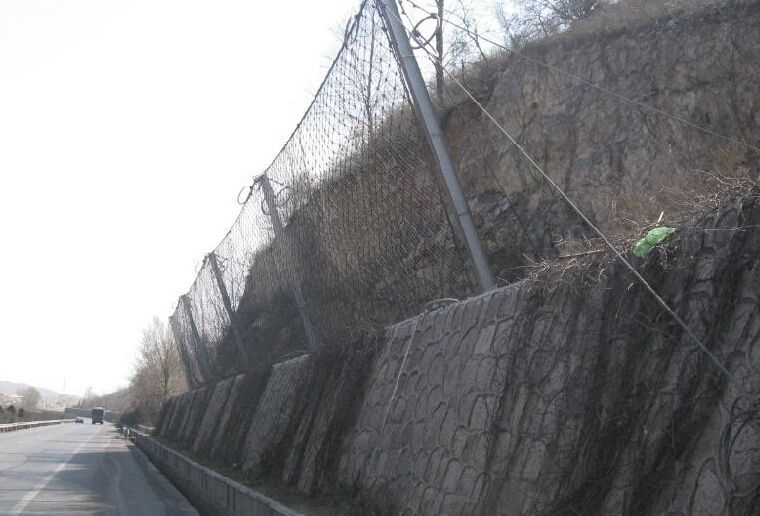 四川缆索护栏、成都钢丝绳护栏、四川公路缆索护栏、成都柔性护栏