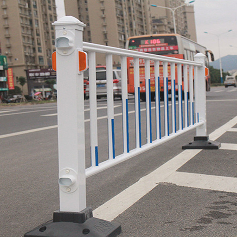 供应道路*隔离锌钢护栏@聚光定制交通安全隔离护栏