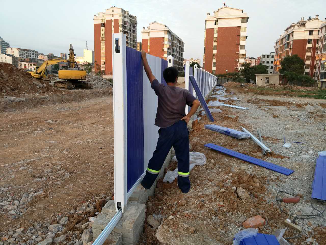 河南郑州厂家供应pvc施工围挡、道路彩钢板围挡