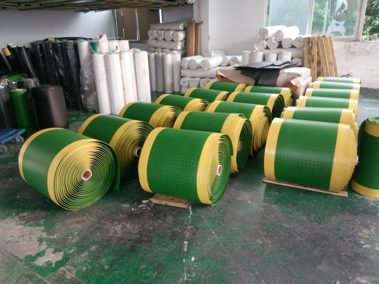 绿色抗疲劳地垫 卡优地垫工厂 抗疲劳防滑脚垫 西宁生产抗疲劳垫