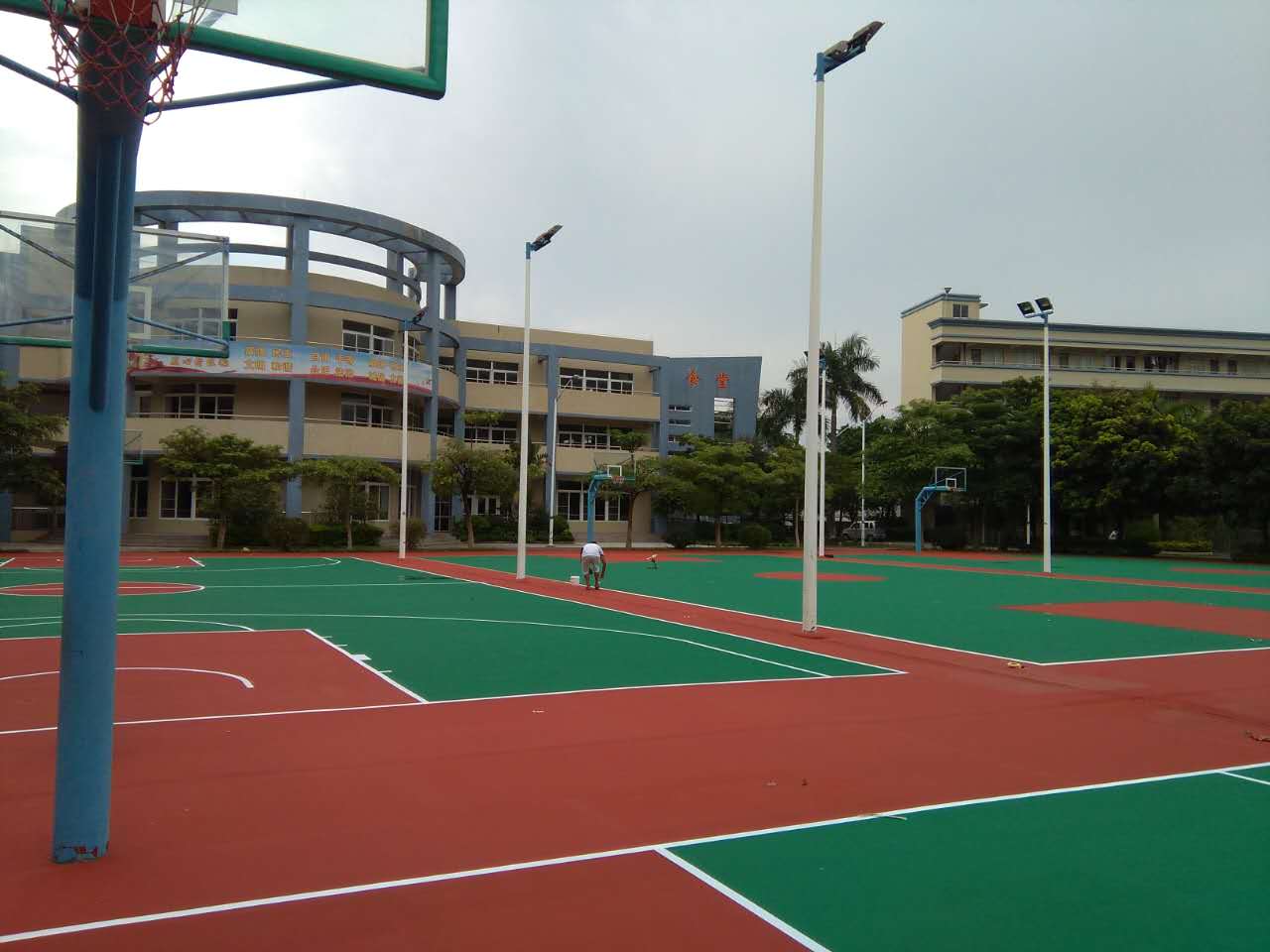 广州硅pu塑胶球场专业施工硅pu材料厂家福顺体育