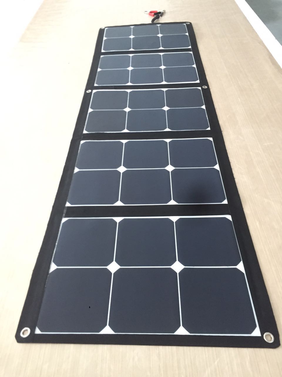 太阳能折叠包 厂家直销100W太阳能充电包