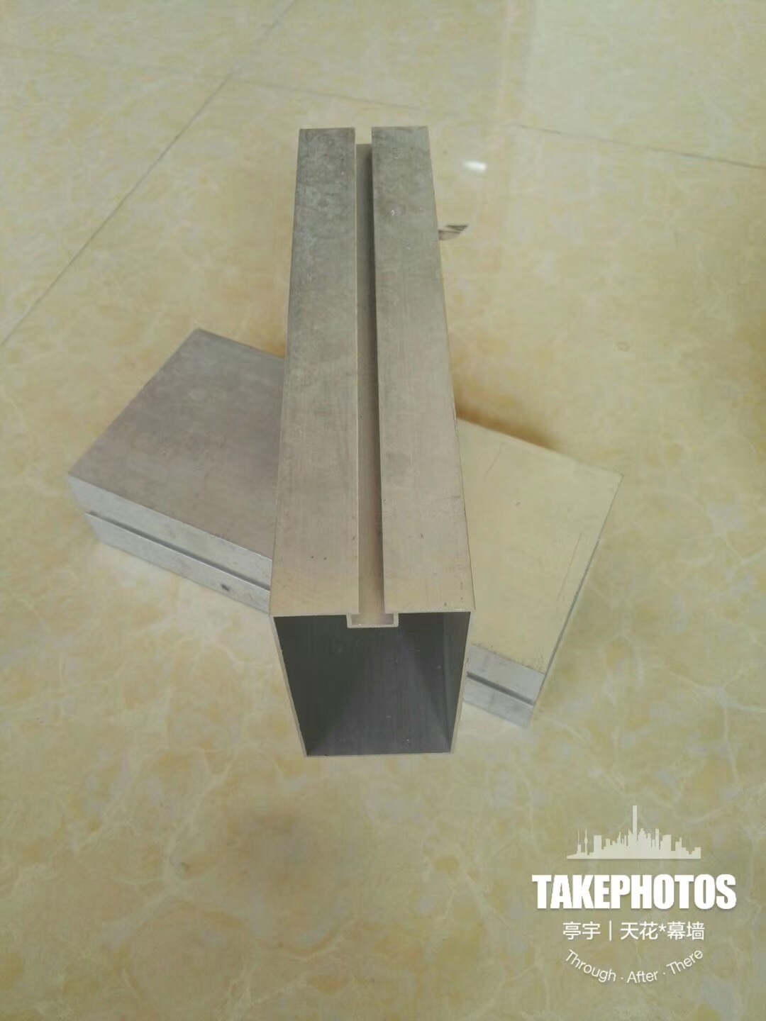 木纹铝方管铝方通价格 型材铝方通隔断