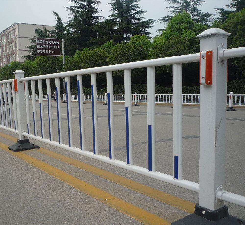 聚光专业生产道路护栏|道路栏杆|塑钢护栏厂家