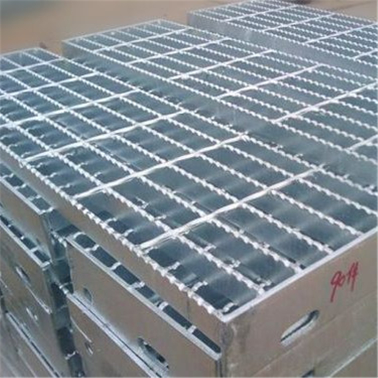 安民现货出售大量优质方型孔镀锌钢格板 可加工定制楼梯踏步板