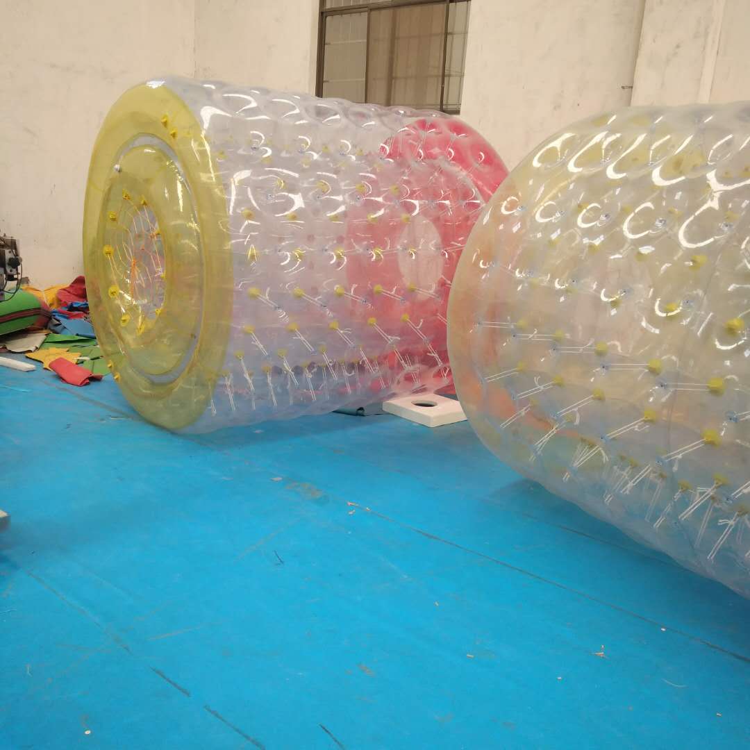 郑州新款充气水池配套水上滚筒PVC彩色水上步行球厂家
