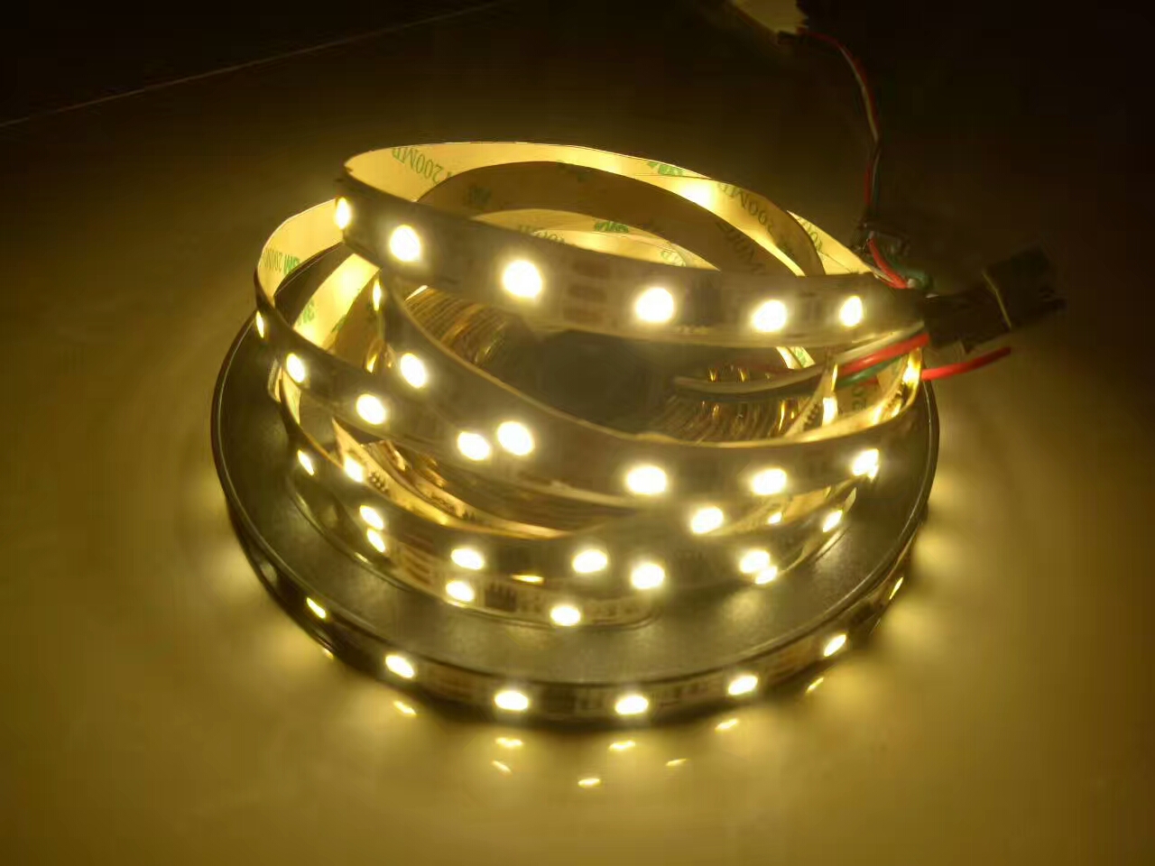 LED灯条-1米20段60灯-缓白-12V-外置IC灯带