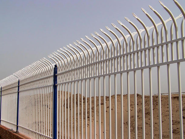 巨人小区围墙围栏，锌钢护栏，外围防护网，铁艺护栏现货