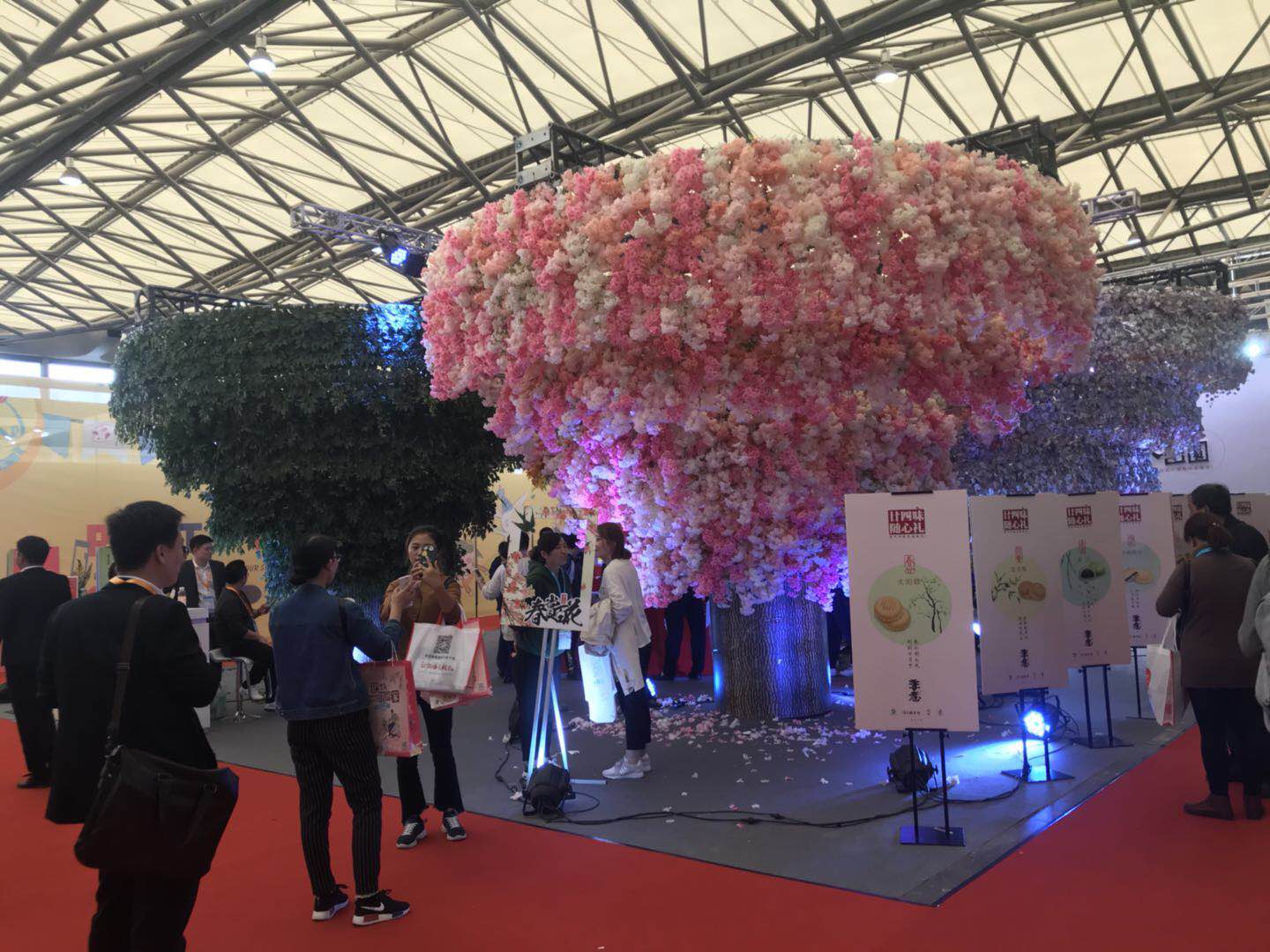 2018国际新零售博览会在上海新国际博览中心大开幕