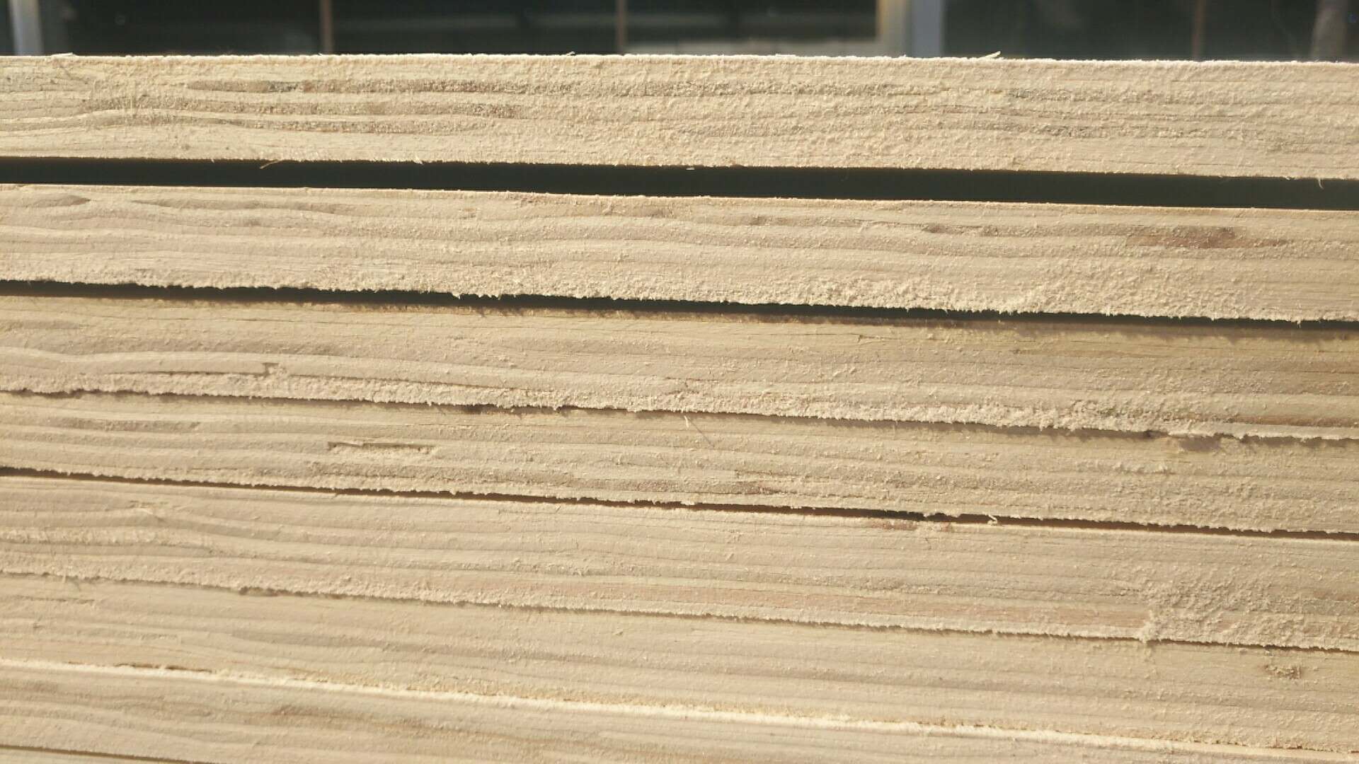 请问实木板怎么拼接成板材呢