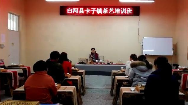 唐韵培训学校首期中级茶艺师培训班于白河县职教中心正式开课啦！