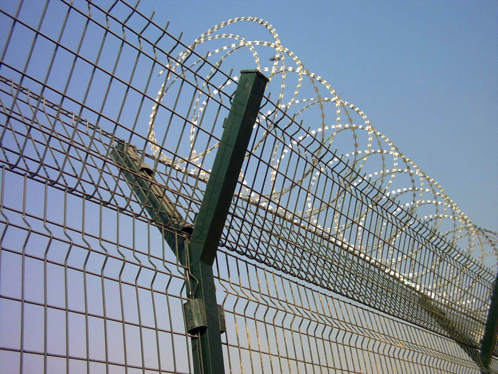 上海公路护栏网上海围栏网厂家上海监狱隔离栅上海机场围栏网