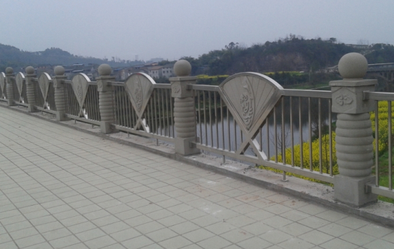供应崇左南宁地区铸造石河道栏杆、水泥仿石护栏、仿汉白玉桥梁栏板、复合式栏杆