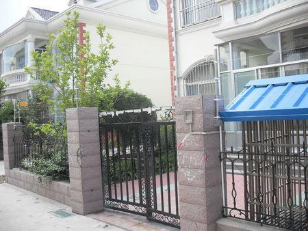 上海围栏网上海围墙围拦网上海PVC护栏网上海高档别墅围栏网