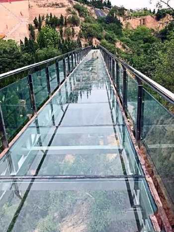 新玻璃滑道就在广州环水水上设施建造 中山玻璃滑道