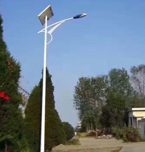 天津锂电太阳能路灯农村6米怎么卖