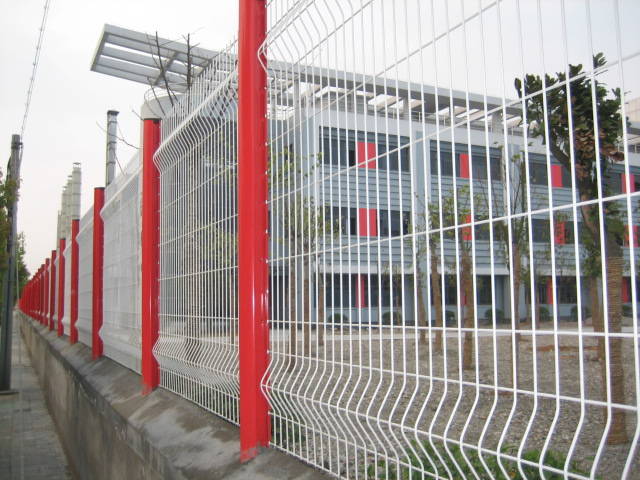 隔离网厂 小区隔离网 三角折弯隔离网 高品质围墙网