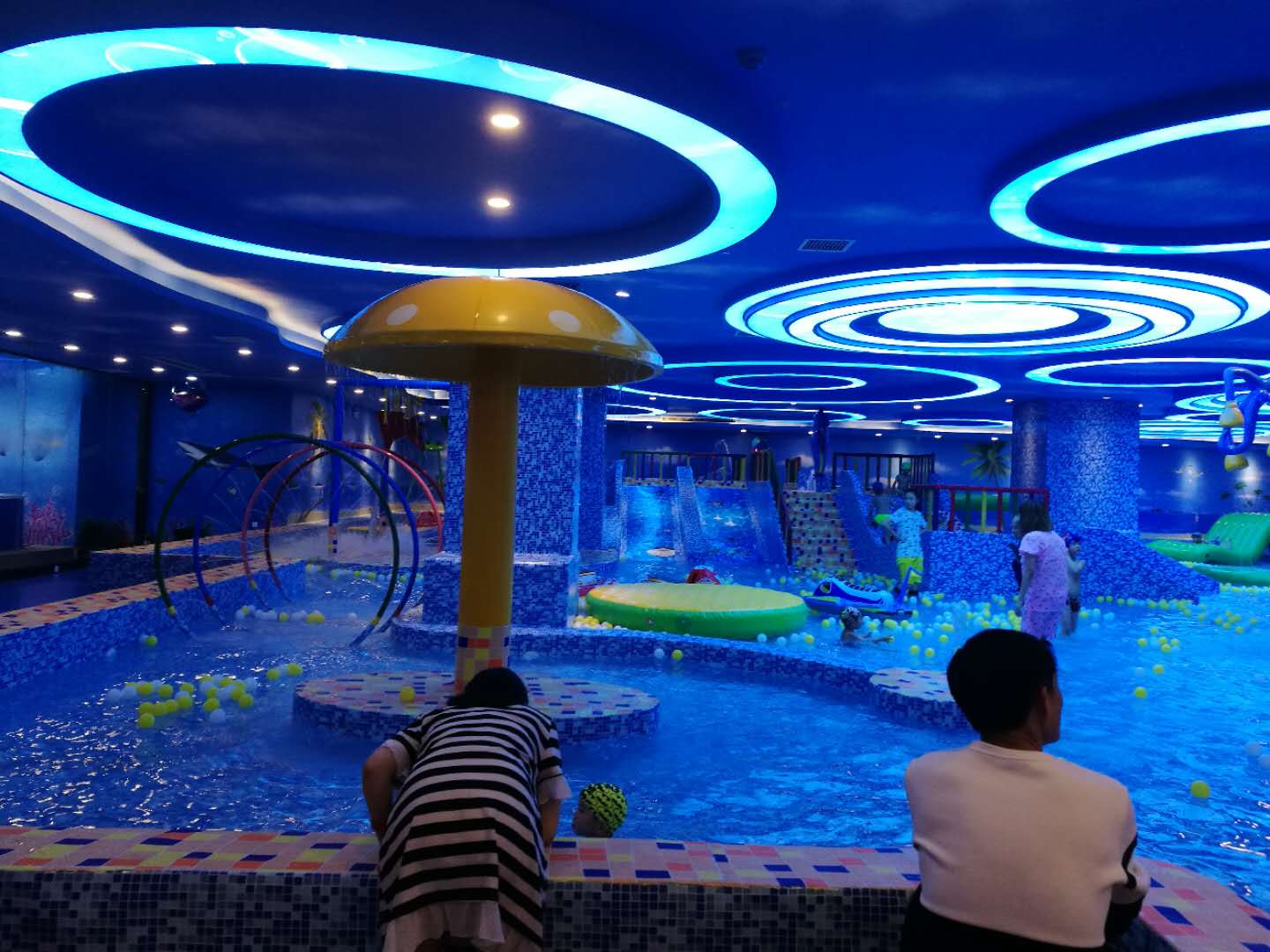 济南蓝泡泡室内恒温儿童水上乐园的特色