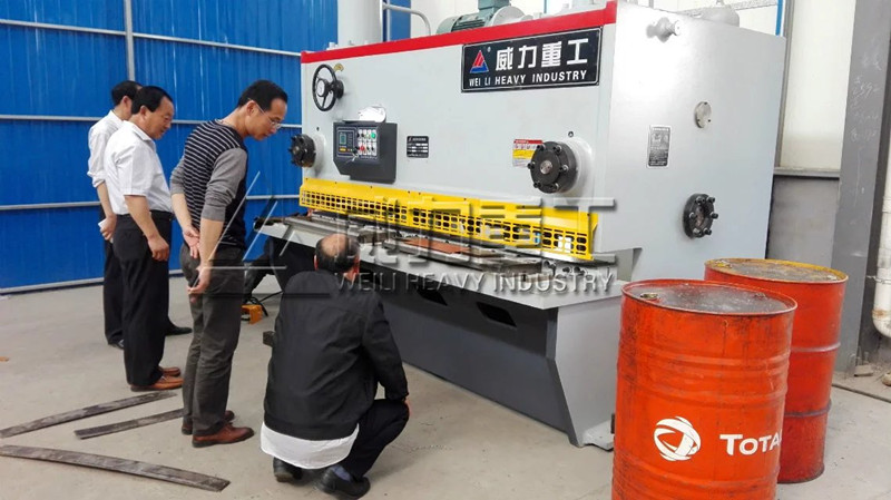 QC11Y液压闸式剪板机可剪20个厚2.5米操作简单质量好
