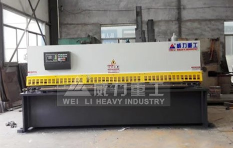 液压闸式剪板机生产厂家可剪12个厚2.5米性能好操作简单