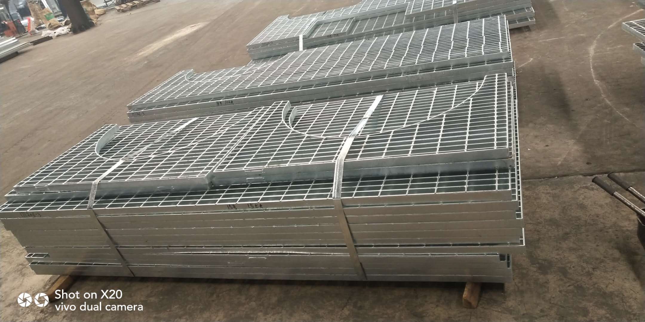 安平县专业生产钢格板 钢格栅