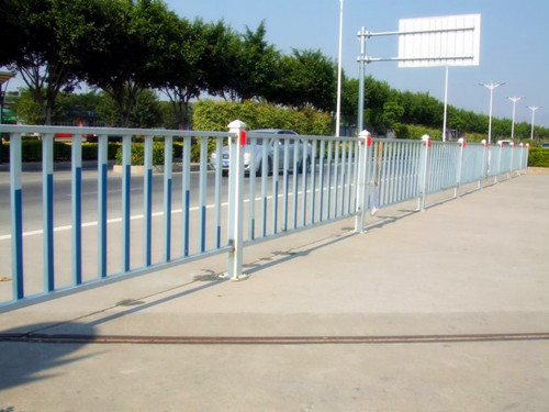 河南城市交通护栏 道路护栏厂家 马路中间护栏