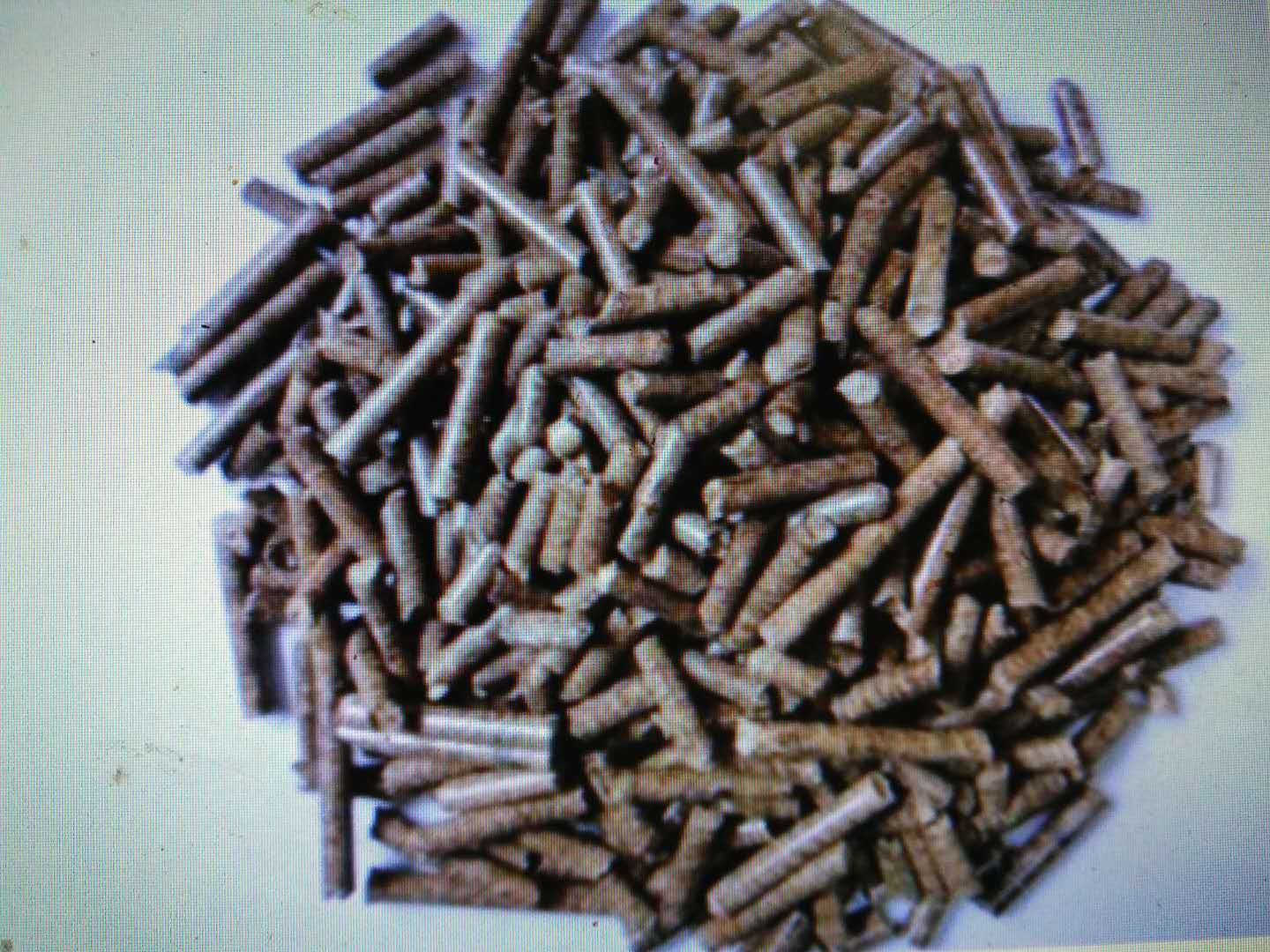 出售生物质颗粒 纯木屑生物质燃烧颗粒 环保生物质木屑颗粒燃料