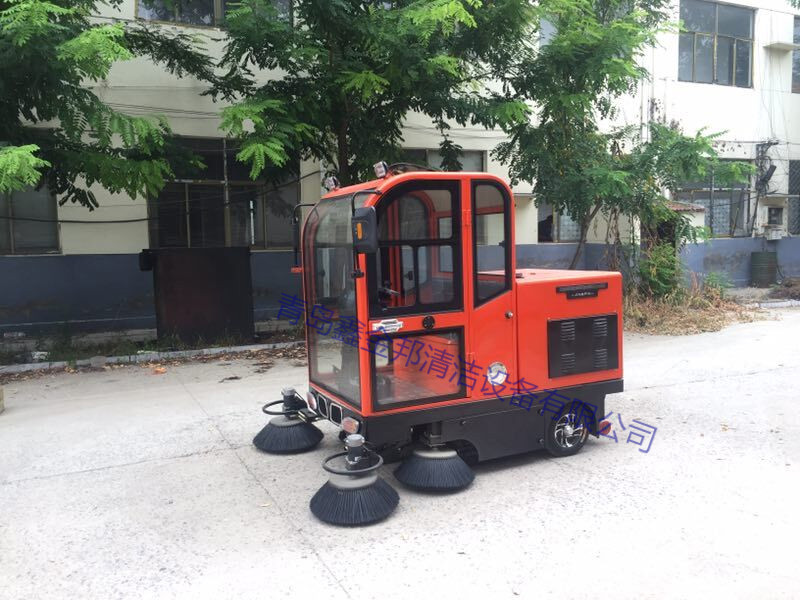 青岛广场驾驶式扫地机清扫车1560