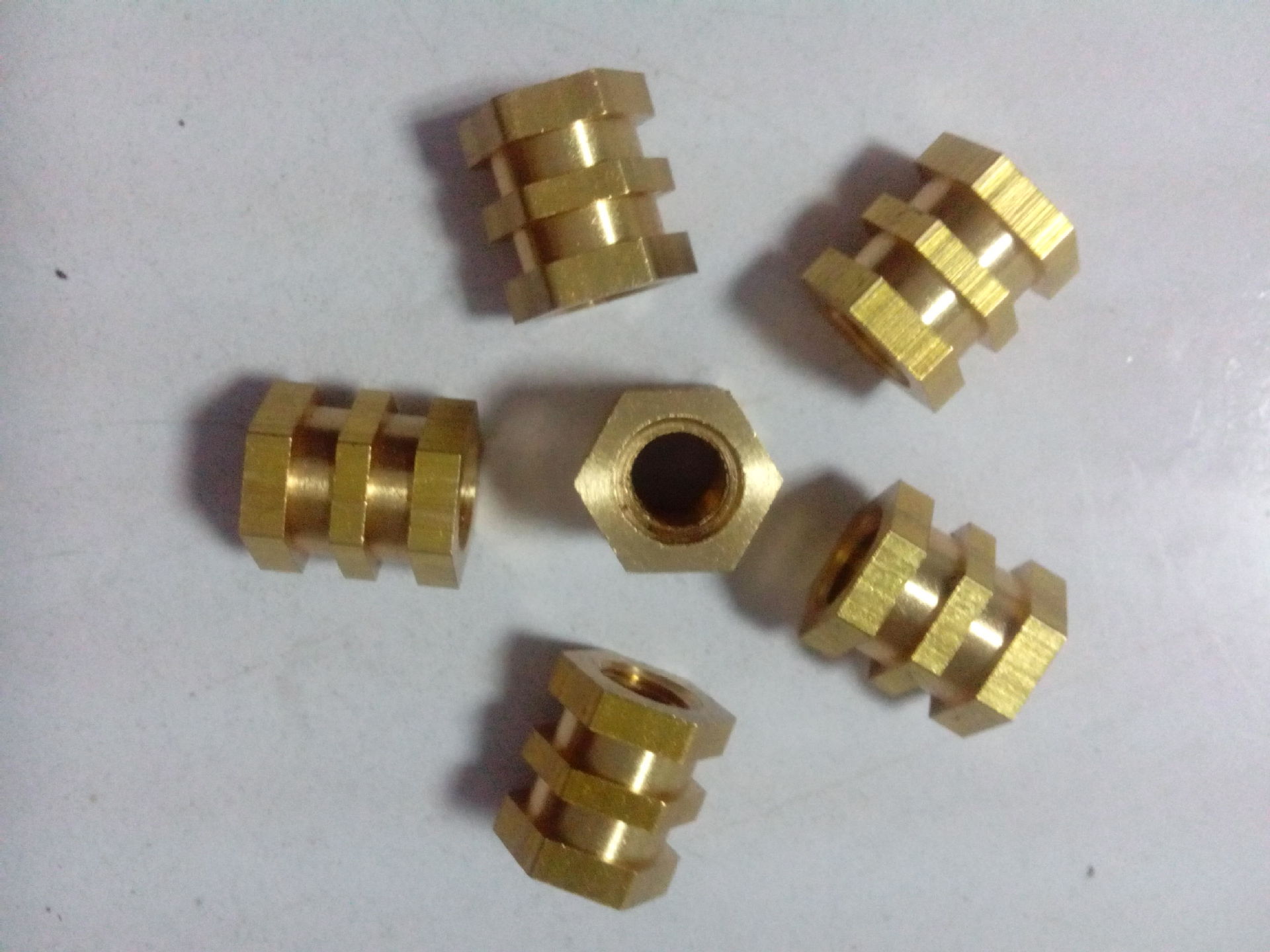 手拧铜螺丝/拧紧铜螺丝非标加工；铜螺丝车削加工；铜螺丝机加工