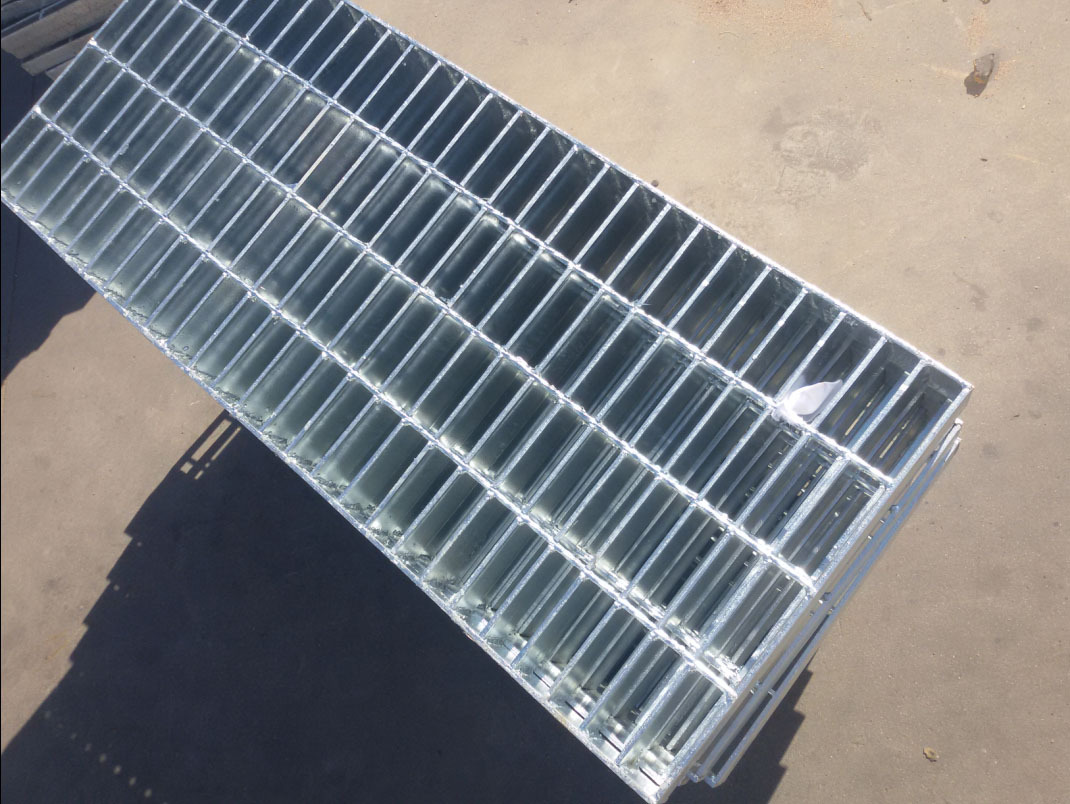 价格优惠 不锈钢钢格板 楼梯踏步板 电缆沟盖板 变电站钢格板