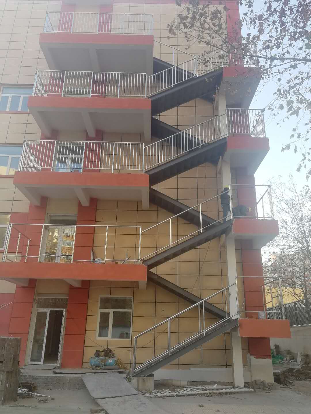 北京钢结构楼梯厂家/专业钢结构公司