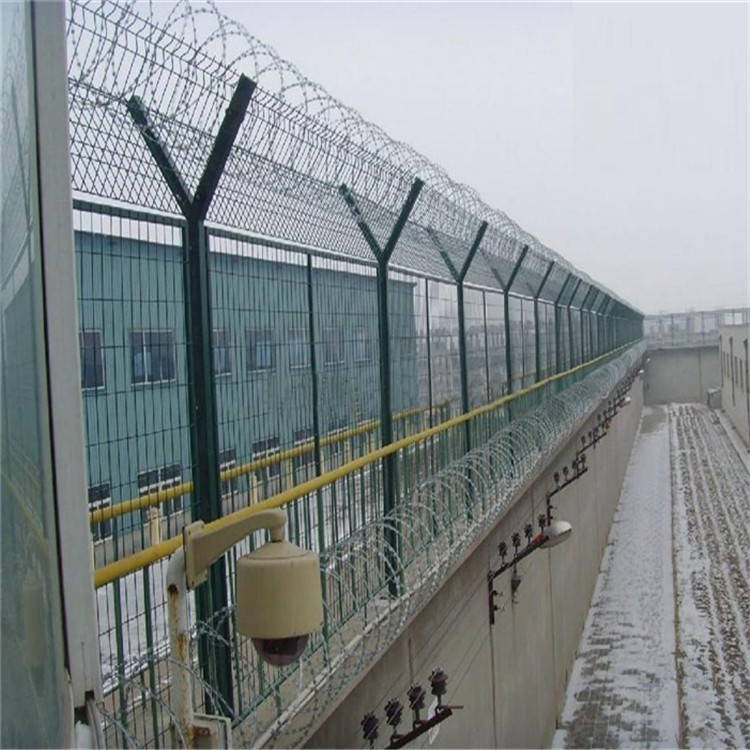 巨人监狱护栏网 **推荐监狱围网 刺绳护栏网 安全防爬围网 厂家定做