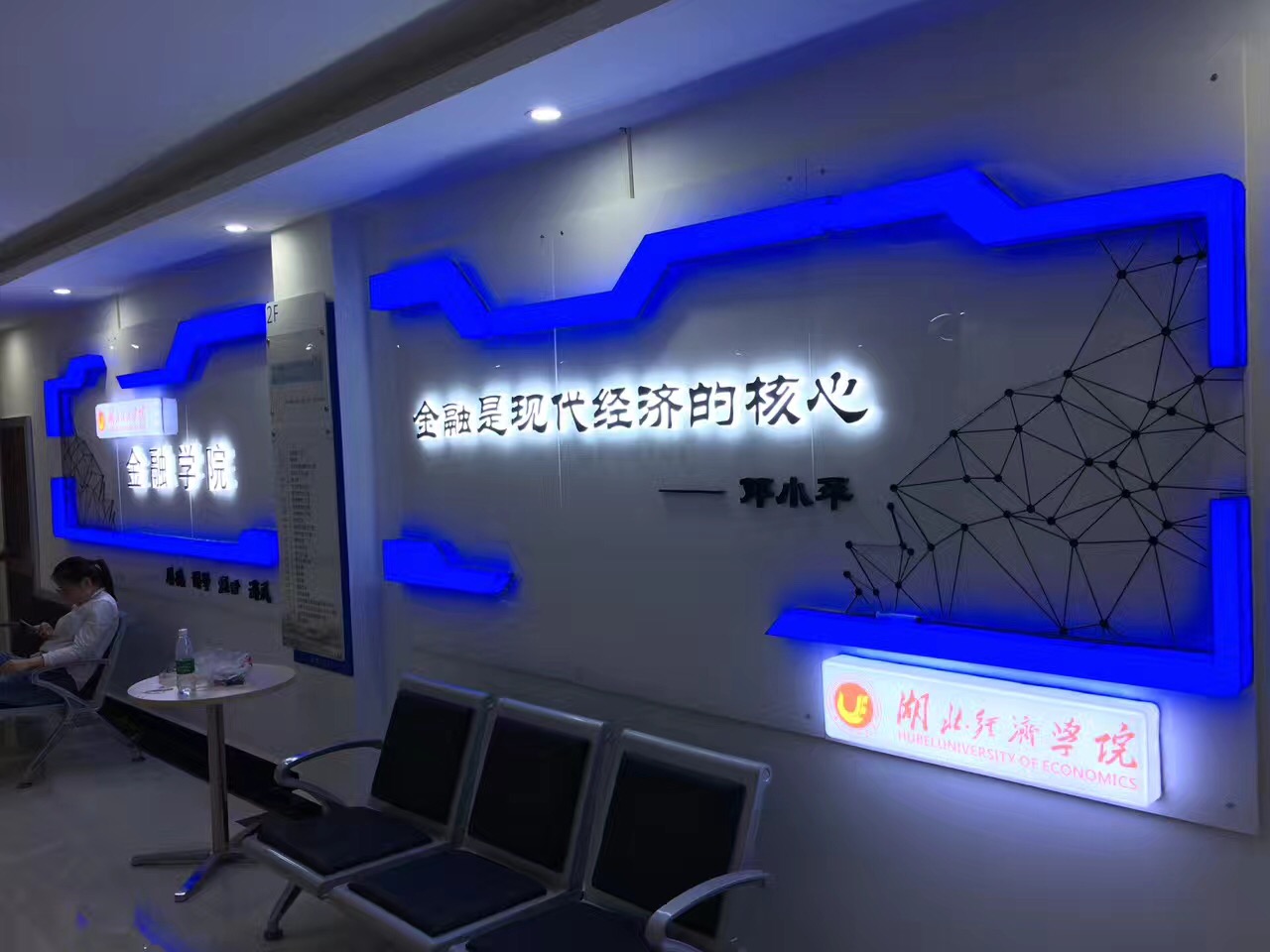武汉logo墙制作价格，形象墙制作价格找鑫峰，服务好