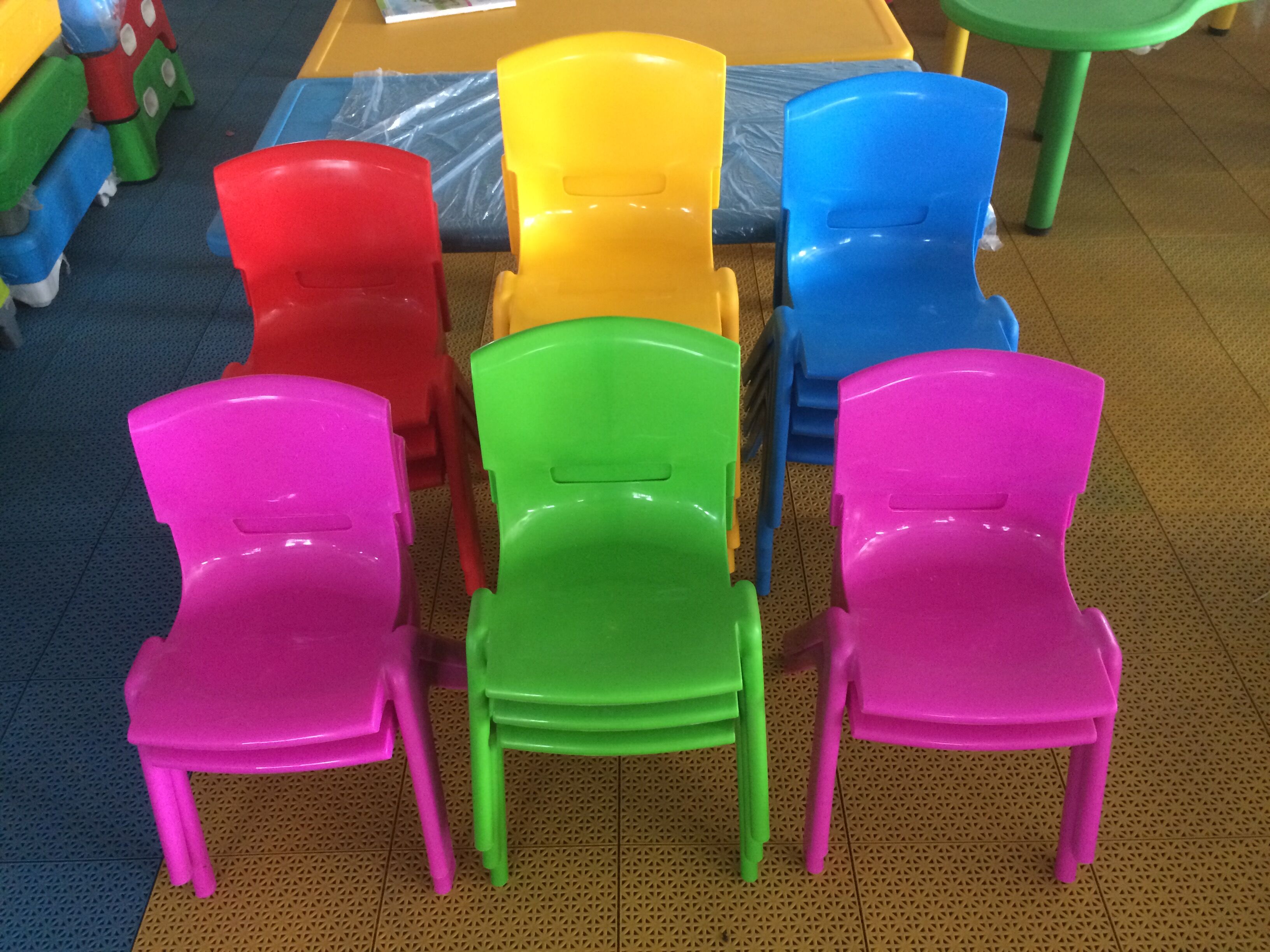 幼儿园2018新款桌椅 儿童六人桌椅批发