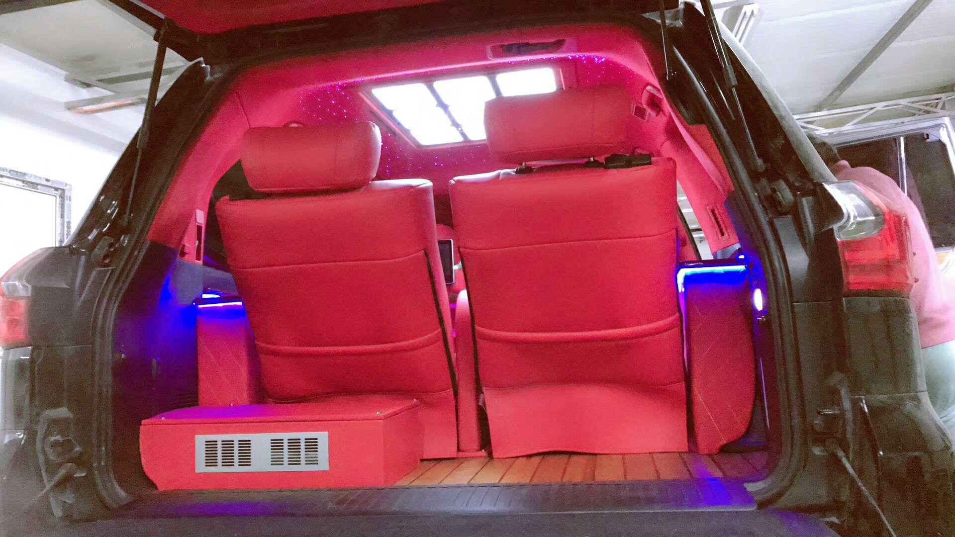 雷克萨斯570内饰改装 航空座椅，柚木地板，九宫格顶灯，满天星等
