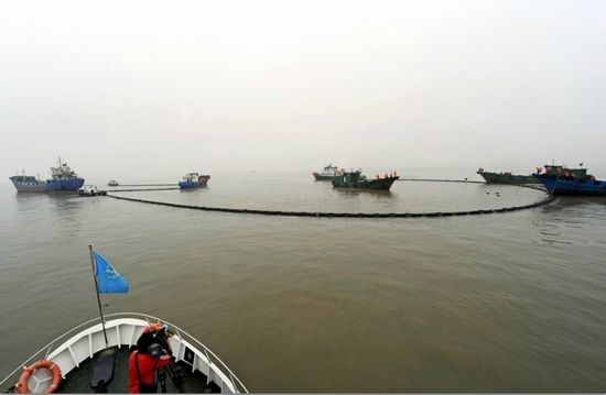 广州利昌泰船舶维修专业的人员高速维修船体