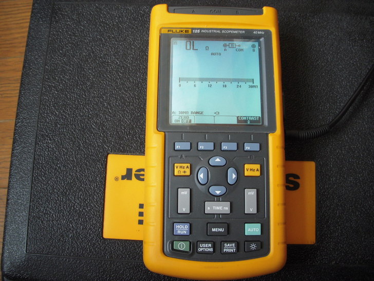 Fluke 123B/S ScopeMeter 工业用手持式示波器 20 MHz