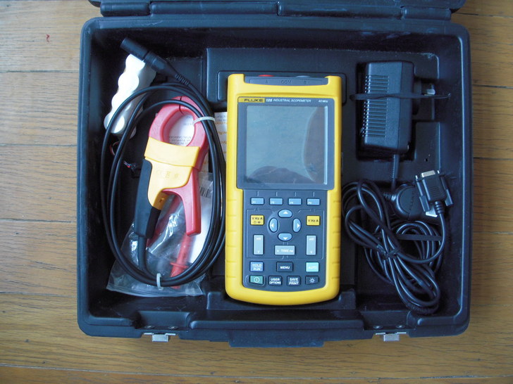 Fluke 123B ScopeMeter 工业用手持式示波器 20 MHz