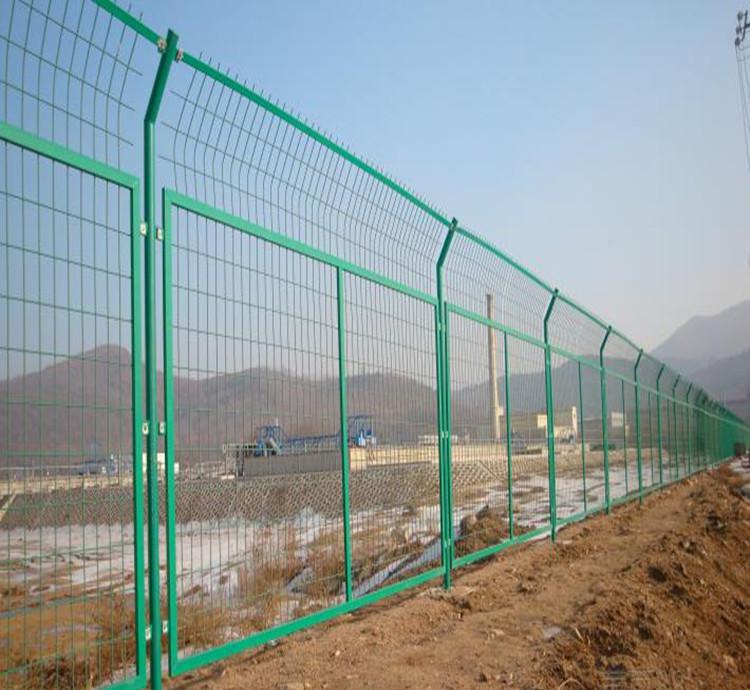 生产厂家现货供应高速公路护栏网,绿色边框护栏网批发