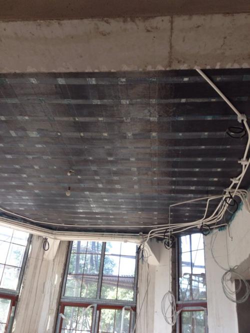 呼市楼板大梁裂缝炭纤维加固方法