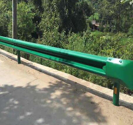 曲靖圣高交通厂家直销公路防撞设施挡车栏板定做多规格护栏