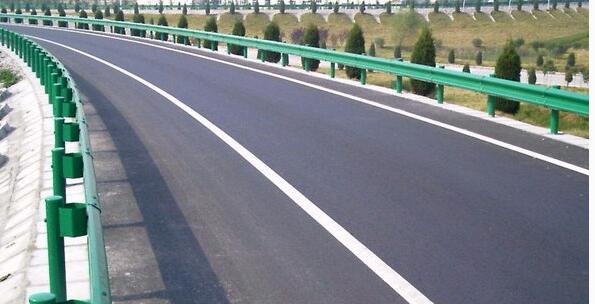 喷塑护栏板厂家广西道路工程施工安装公路防撞护栏